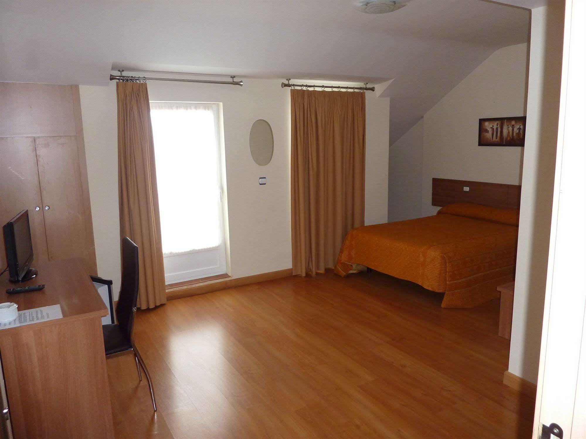 Hostal La Morada La Cistérniga Esterno foto