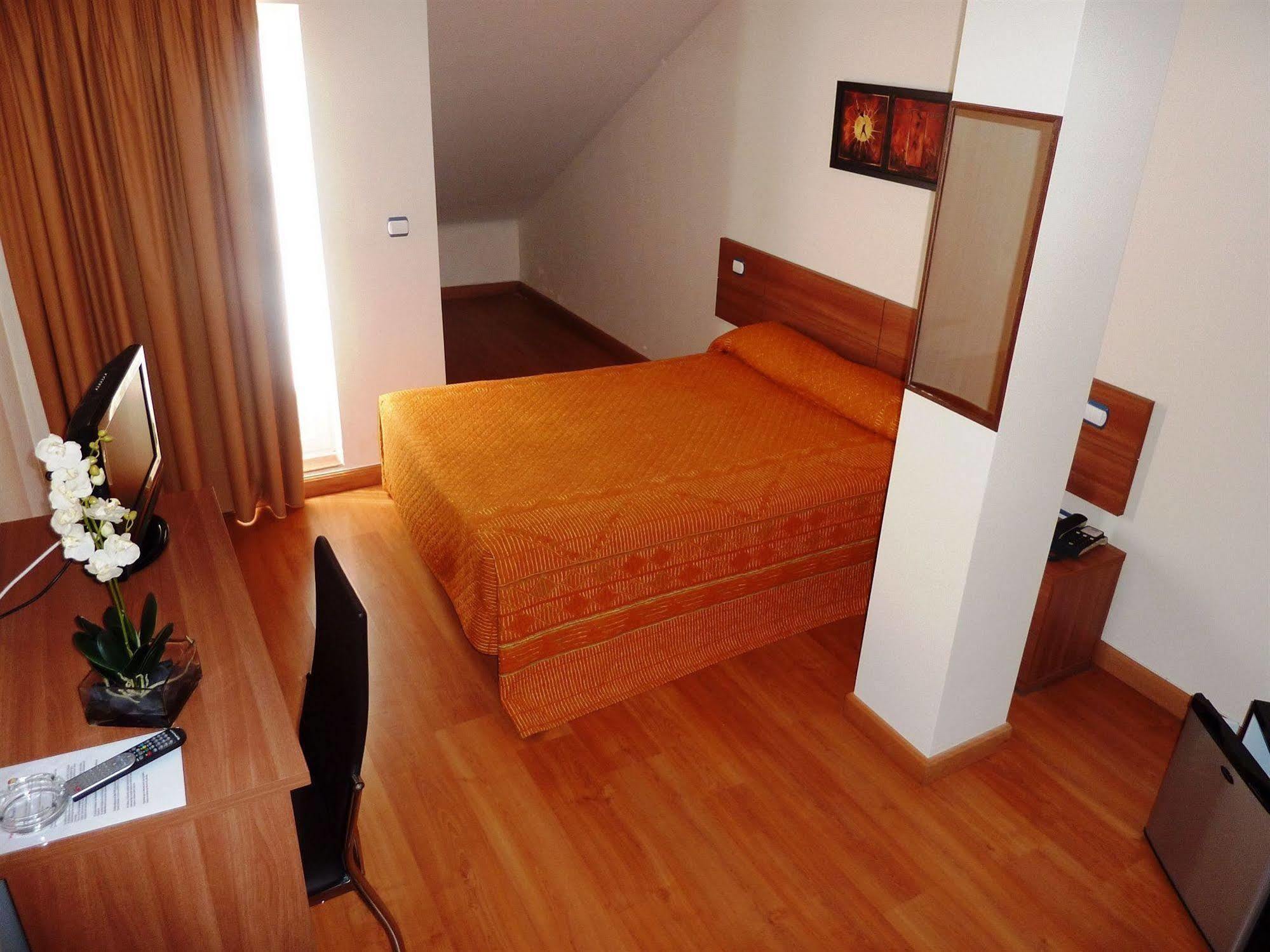 Hostal La Morada La Cistérniga Esterno foto